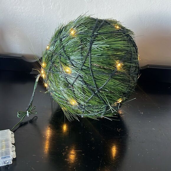 Pottery Barn Pre-Lit Faux Evergreen Medium Sphere NWOT OPEN BOX! - Picture 6 of 9